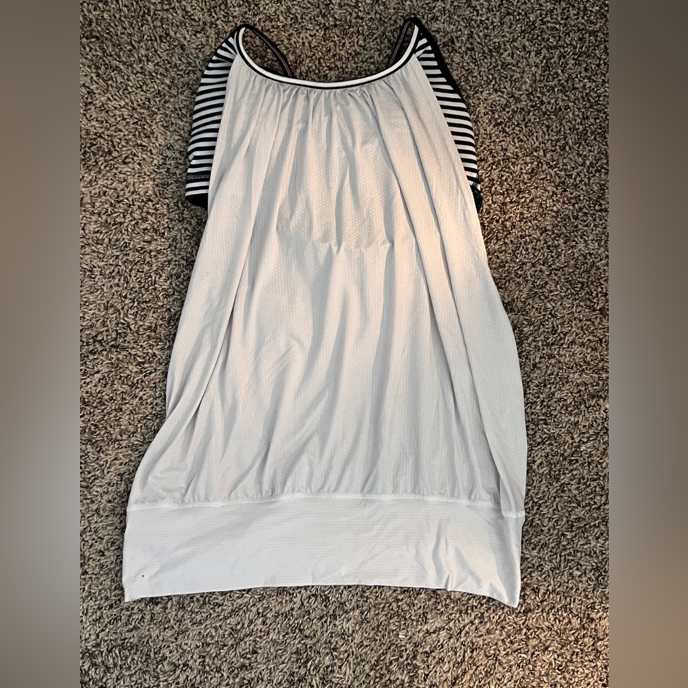 Lululemon white flowy tank top w/ built in bra
